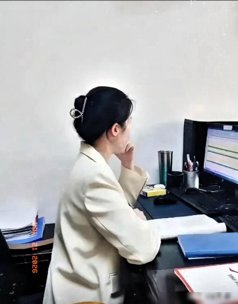 怪不得体制内剩女太多了！

我身边就有好几个这样的姑娘，远房表妹在县中医院当医生
