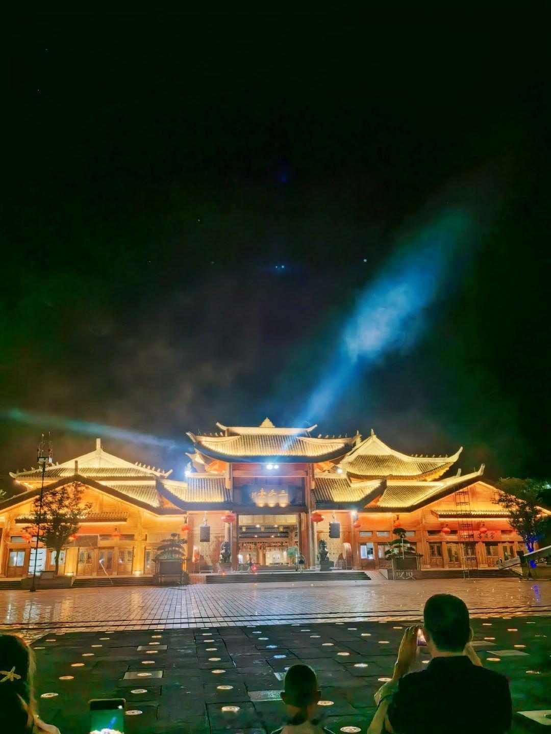 你所怨恨的人其实也已经尽力了 很多心结，是往后岁月才慢慢解开的。有些带给你伤害的