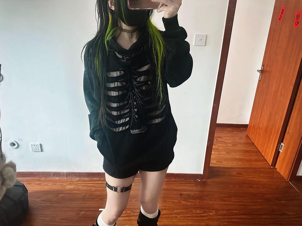 我们纠缠了这么久 到最后 我也只不过是你世界里微不足道的星 死宅穿搭 感 ovo