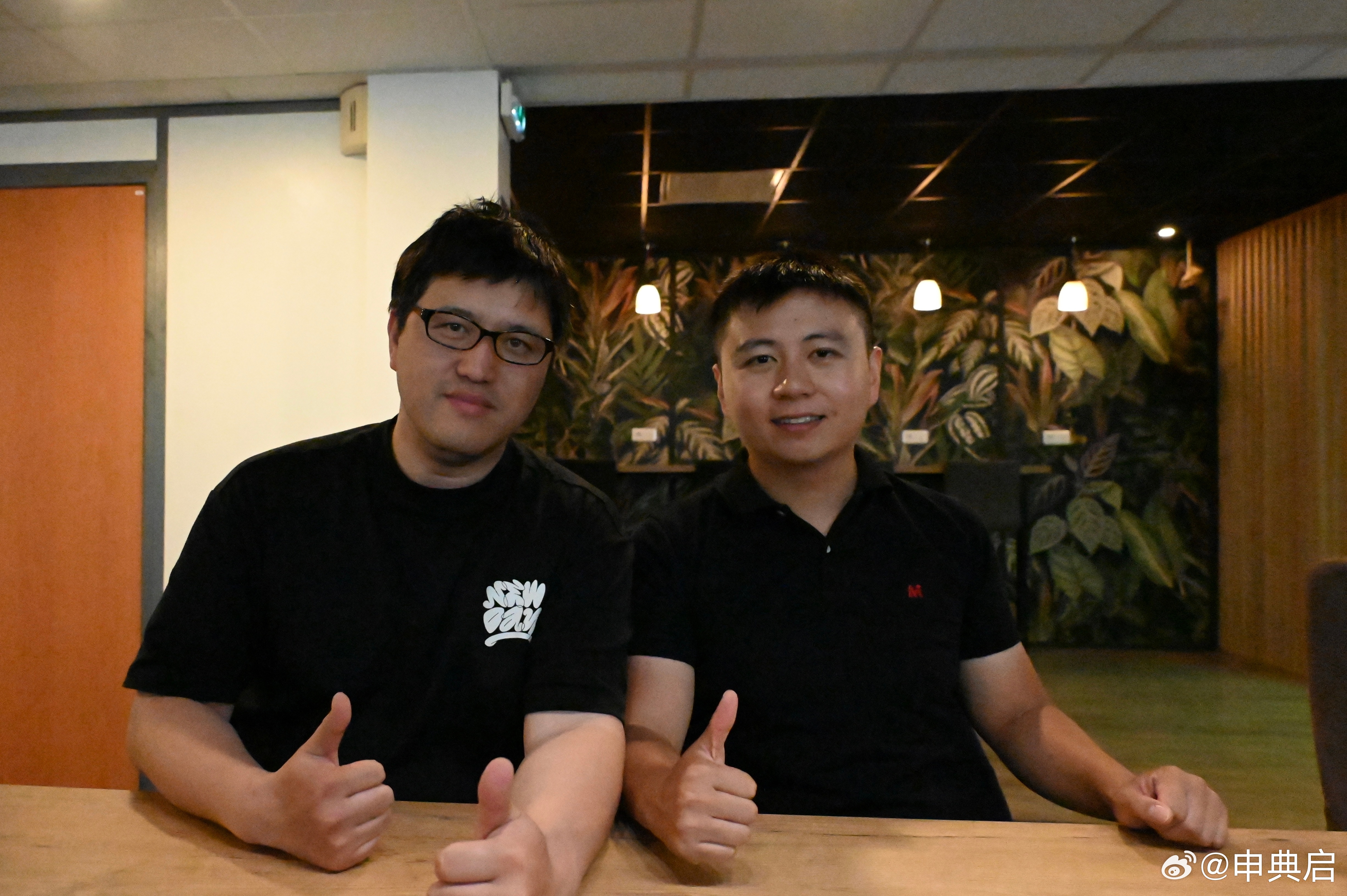 【明星只是大资本捆绑下的商品】周日下午，我在巴黎最后一天，拜访了一个当地的华人旅