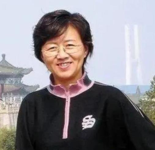 美国慌了，中国出了一位比导弹还可怕的女人！谁能想到，中国的东风17导弹出自她之手