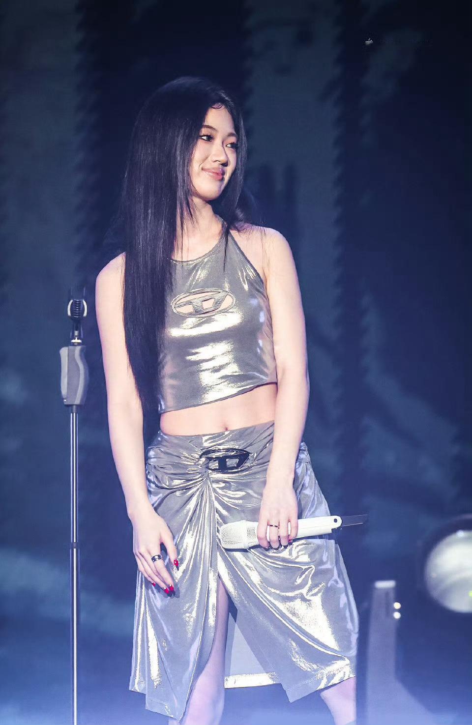 单依纯公开承认自己有表达障碍但是有一说一，她的唱功真的很有天赋，太有感觉了！ 