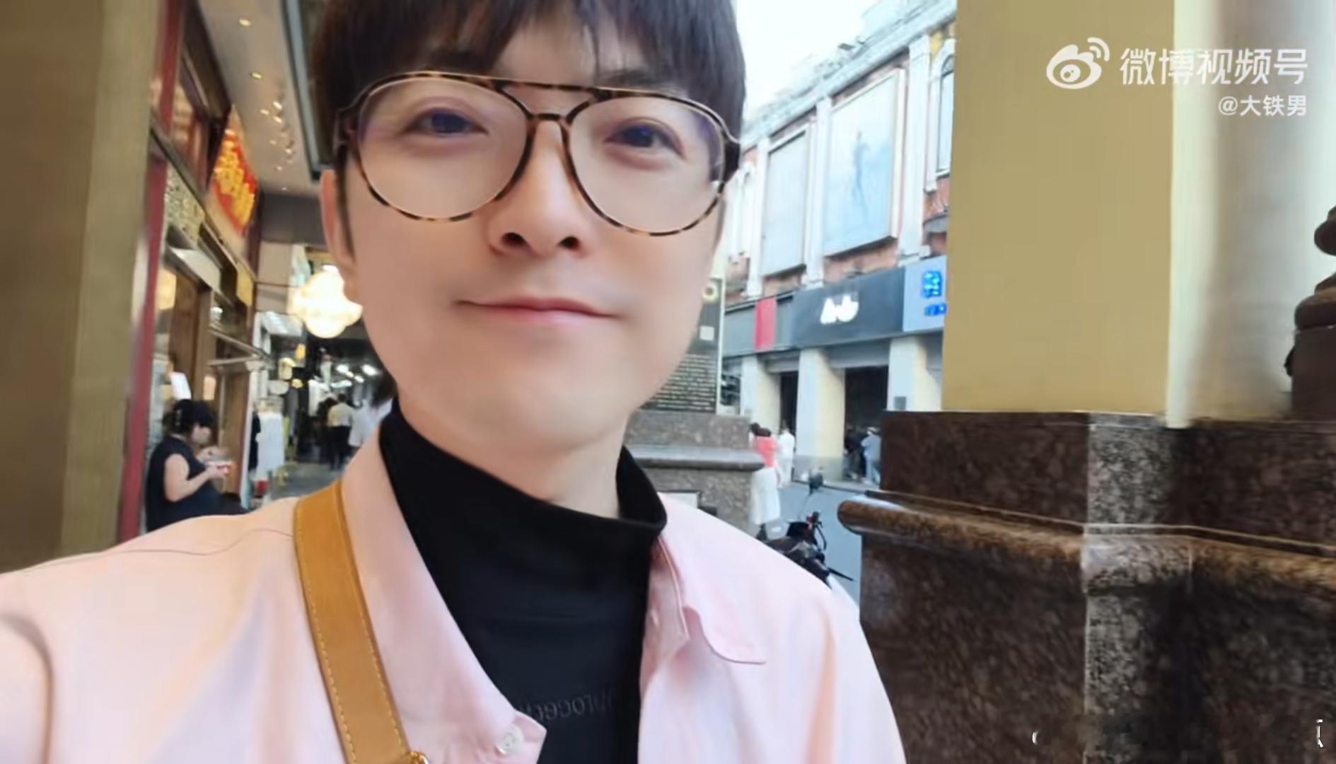 笑得太像猫儿…… 