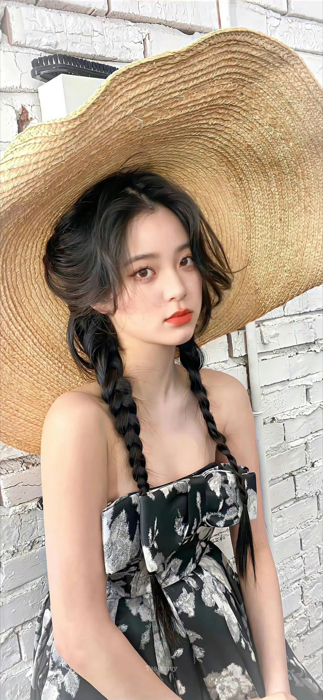 Ryan对欧阳娜娜也是搂搂抱抱Ryan刚有骚扰陈粒的词条又被发现对欧阳娜娜也是这