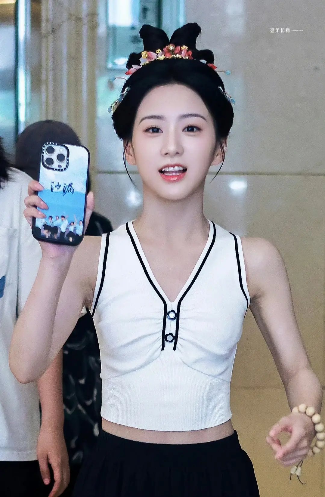 包上恩的身材会限制发展吧，这完全是儿童身材啊[允悲] ​​​