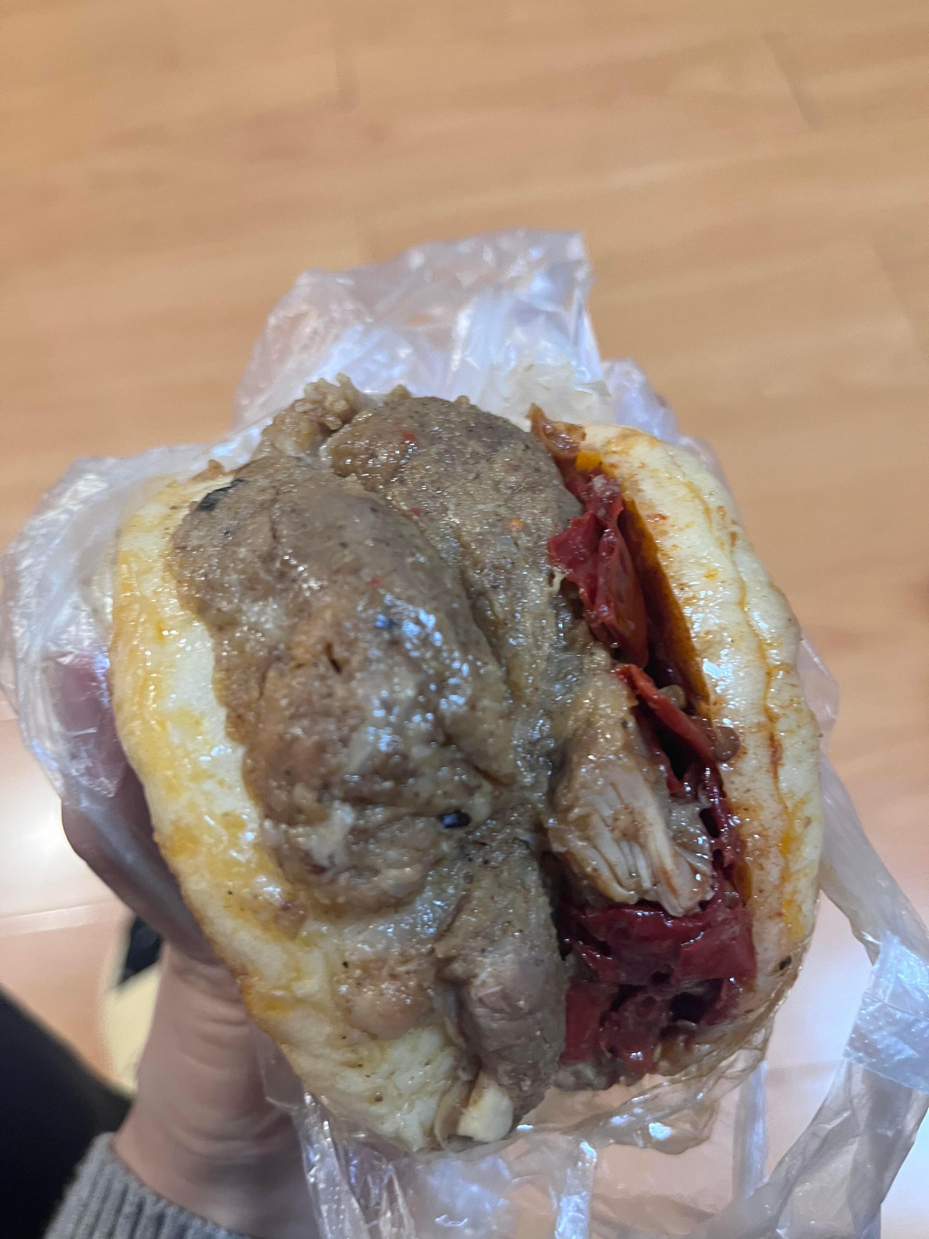 粉蒸肉夹馍，不多说！ 
