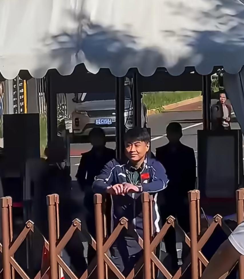 王皓被逼到报警！赛场外遭粉丝围堵喊话，国乒饭圈乱象，真的该好好整治了
 
谁能想