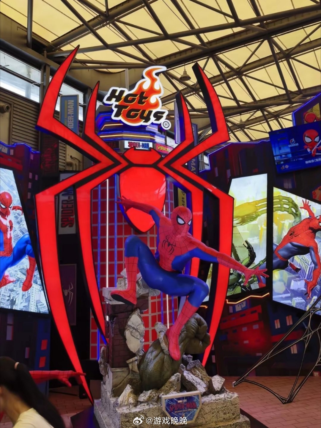 Chinajoy夏日CJ逛展指南家人们，逛cj竟然看到了蜘蛛侠！有点帅哦～Spi