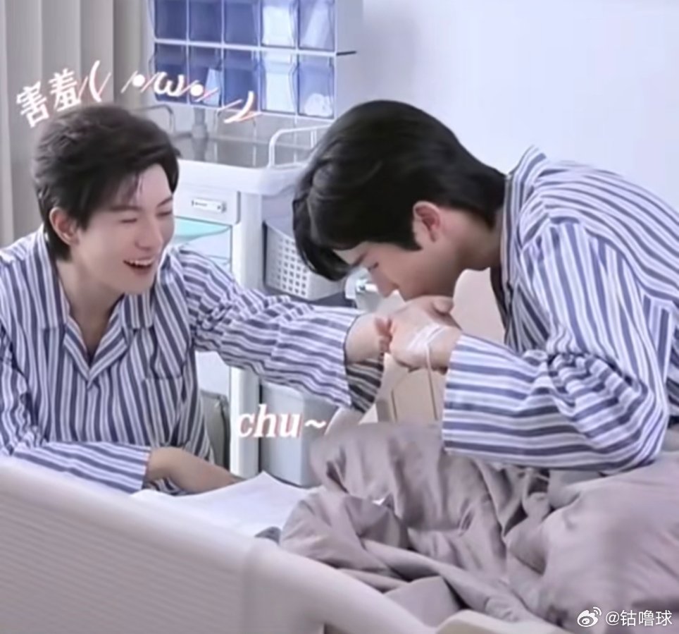 黄星邱鼎杰想不到亲吻手背还有2.0