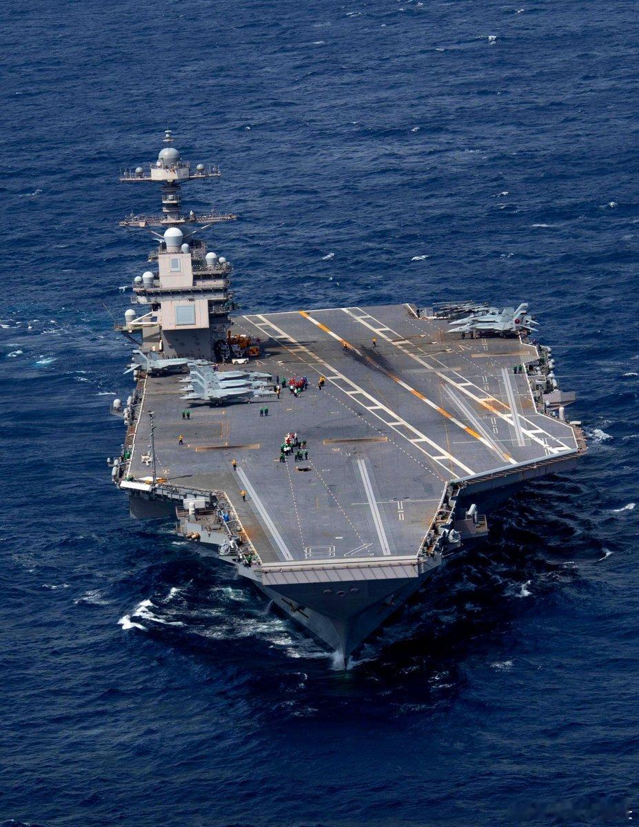 美国海军可能即将因舰船外观而废除福特级航母的一项真正工程进步。海军正在考虑重新设