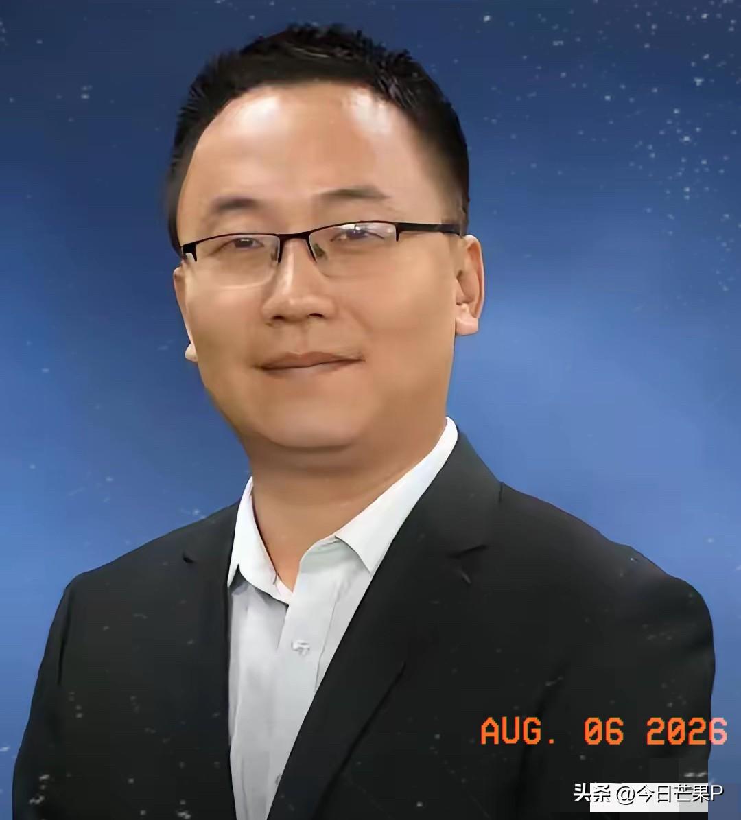 他还那么年轻，今年5月还在参加会议，如今却与家人天人永隔，真的让人难以置信。
这