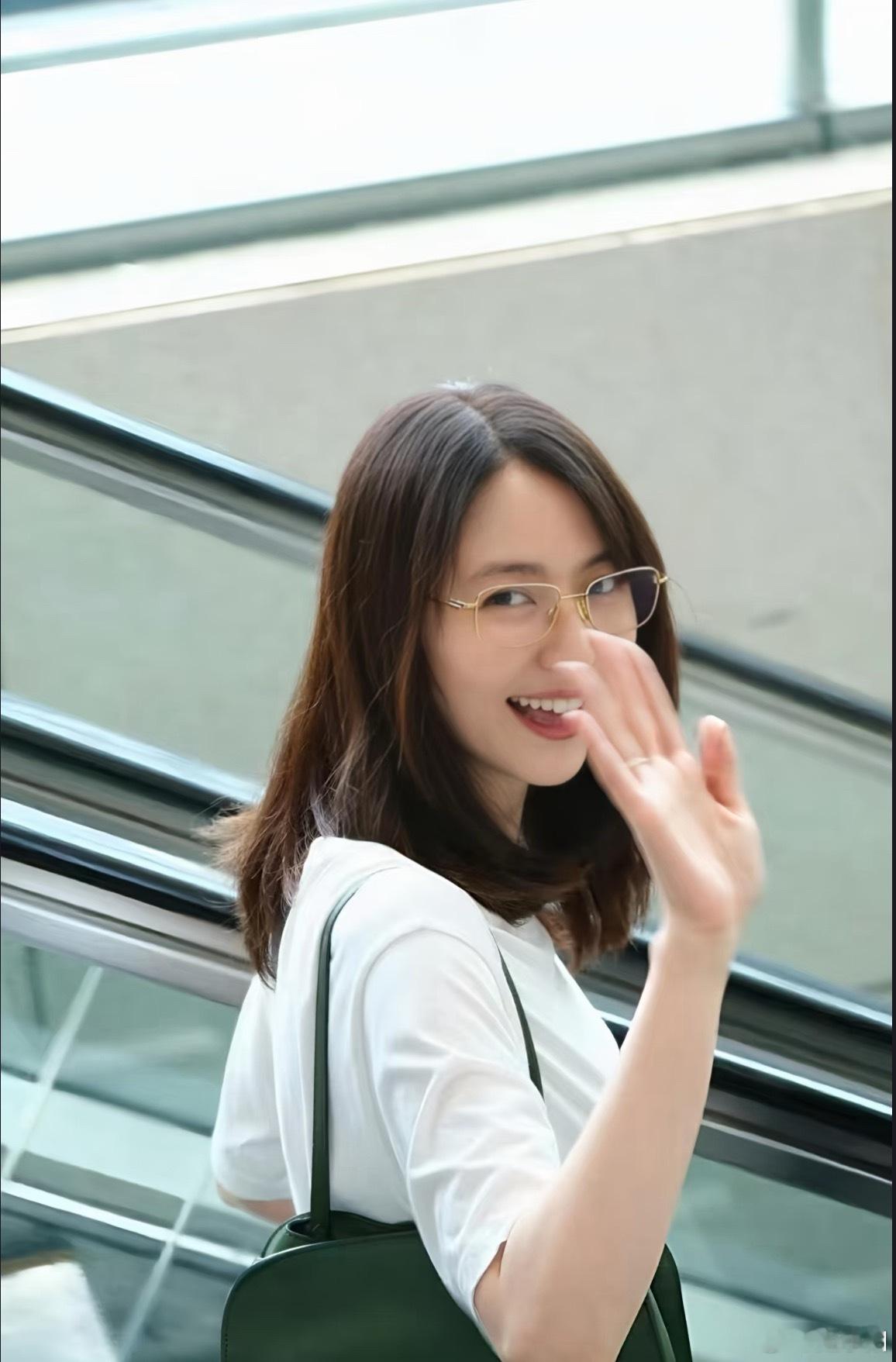 长泽雅美结婚新年的第一天，长泽雅美宣布结婚，男方为电影导演福永壮志。 