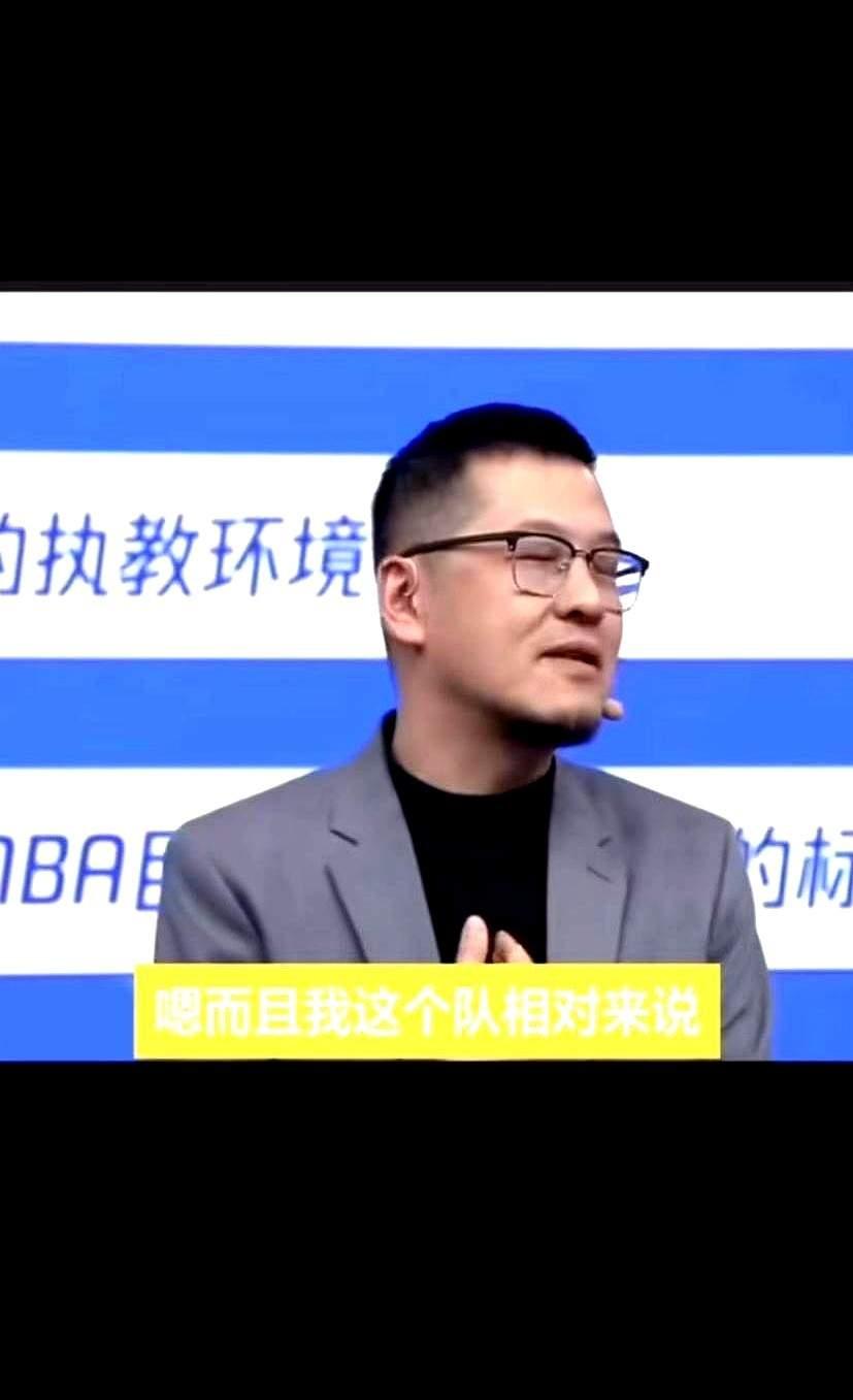 杨毅：骑士底薪也不收老詹！但更现实的是，老詹也未必愿意去
 
几乎所有球迷都在期