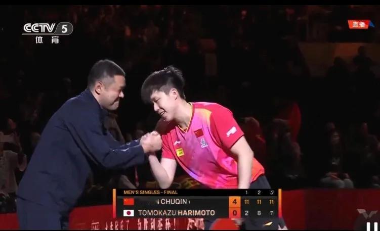 张本智和估计被王楚钦打晕了，赛后一直在说:我不该那么发球！这是在认错了，也是自信
