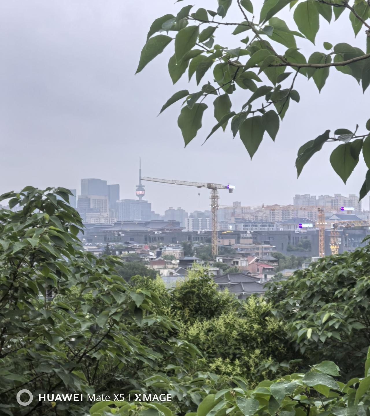 西安雁塔今日天气早知道

友友们早上好，今日西安雁塔天气多变，一早是晴天，白天多