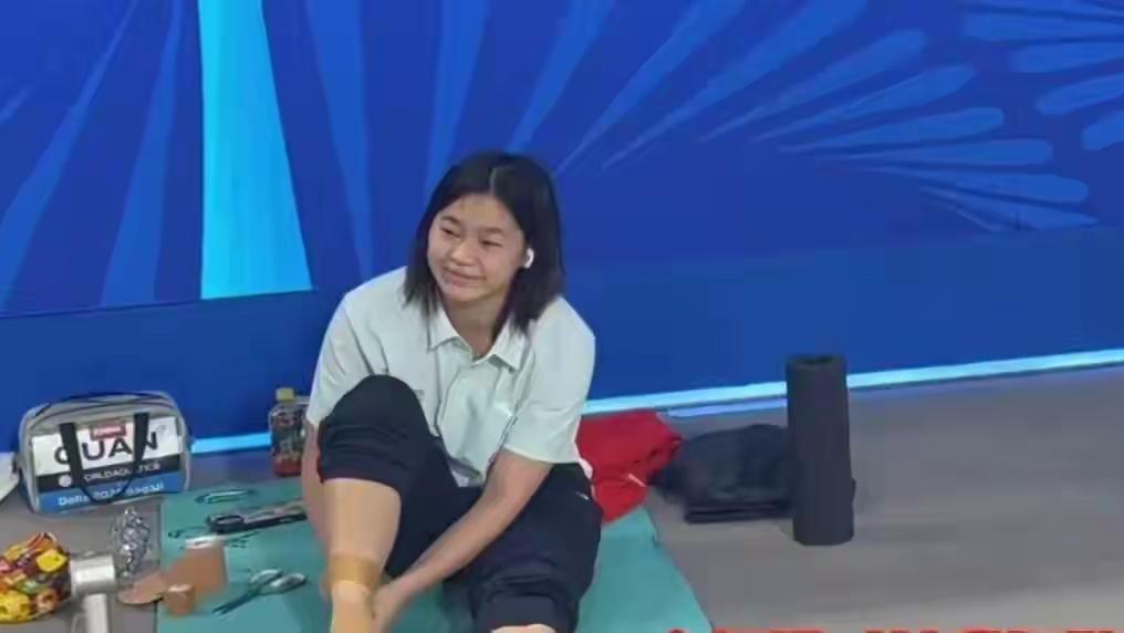 11月6日，十五运会跳水女子双人10米台决赛展开角逐，上海队的陈芋汐/掌敏洁以3