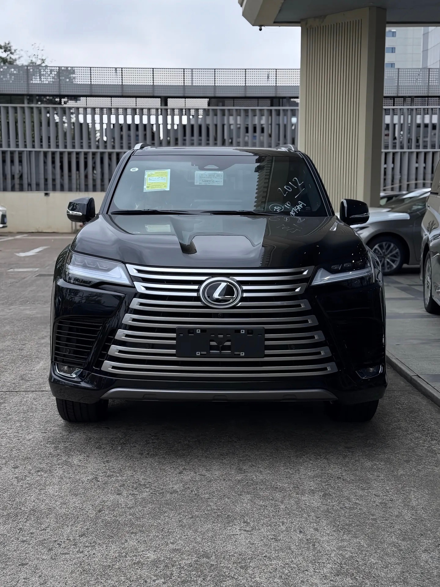 雷克萨斯lX700 领界版132万指导价外黑内秋。全款优惠3万裸车优惠完裸车12