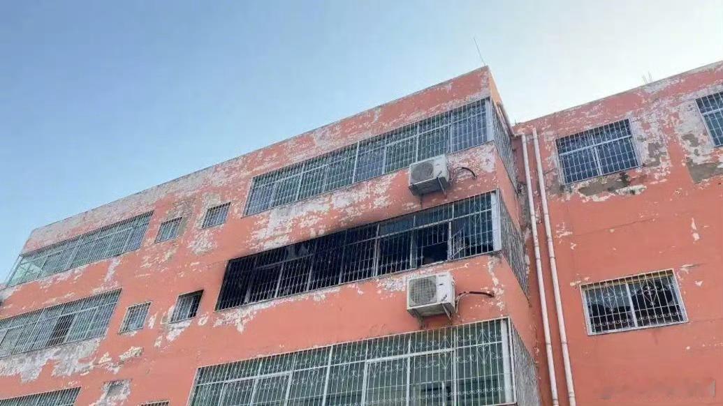 【河南英才学校火灾三名责任人今日受审，涉嫌教育设施重大安全事故罪】12月19日，