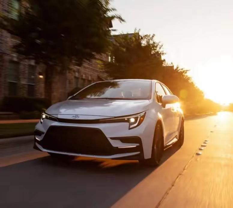 汽车制造企业榜三
​1、比亚迪
2、上汽集团
3、一汽集团年底的快乐是卡罗拉给的