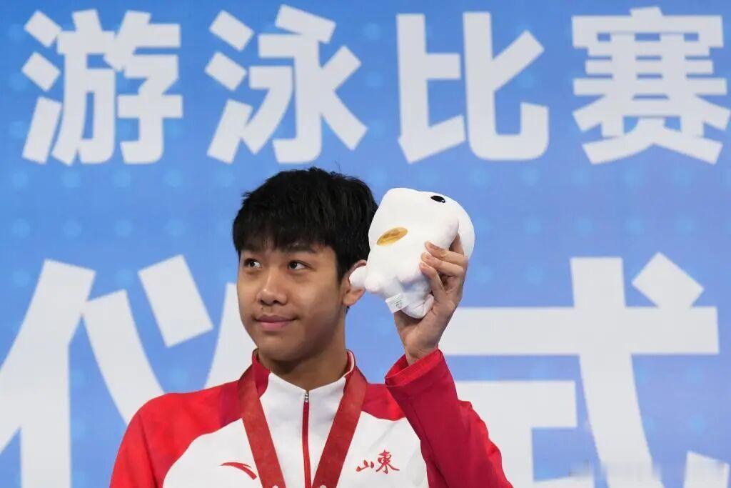 十五运会广东赛区执委会总结各项目“紫微星”张展硕（18岁/游泳）王子菲（18岁/