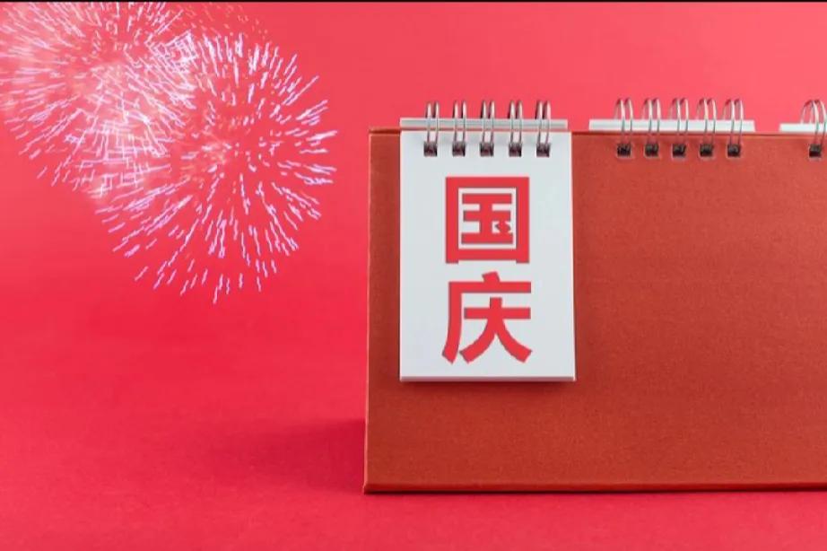 

今晚有过年的感觉。
一阵一阵的放炮声……

晚上9点了，我是很迷惑的。
以为
