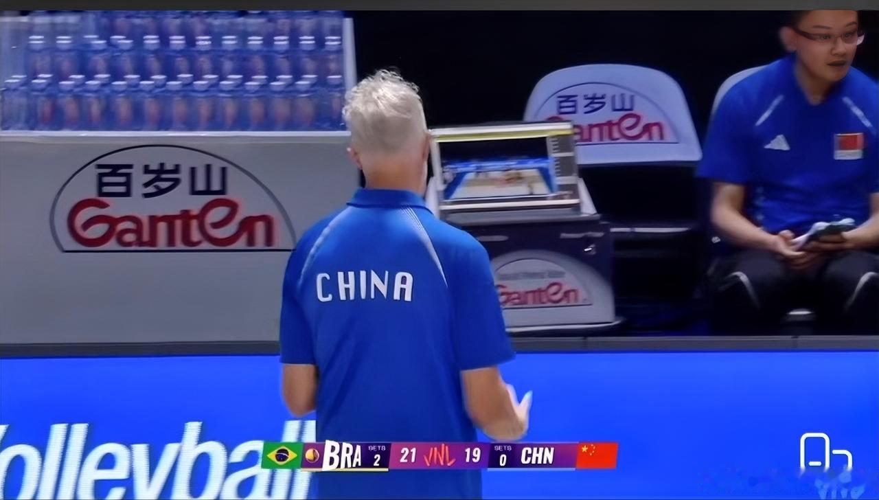 随着中国男排0:3负于巴西男排，中国男排也结束了自己世界男排联赛所有的分站赛事，