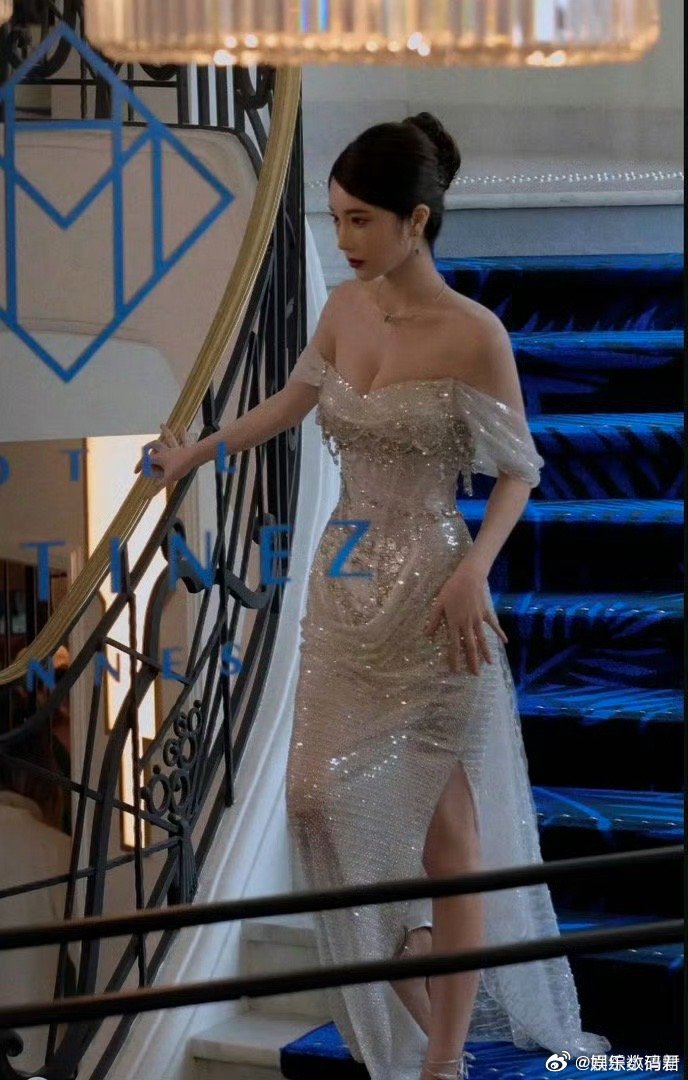 戴燕妮自曝喜欢刘亦菲周五晚高疯 cos白秀珠的戴燕妮，被问到为什么选这个角色，直