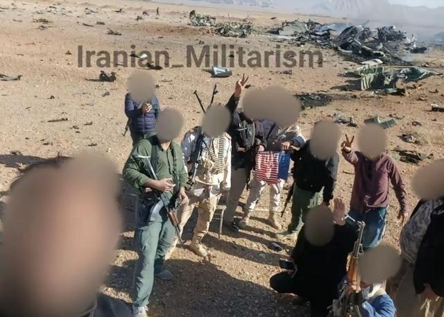 人虽然被救走了，但是缴获了印有星条旗的大裤衩子。民兵举着这“战利品”到处晒，字里