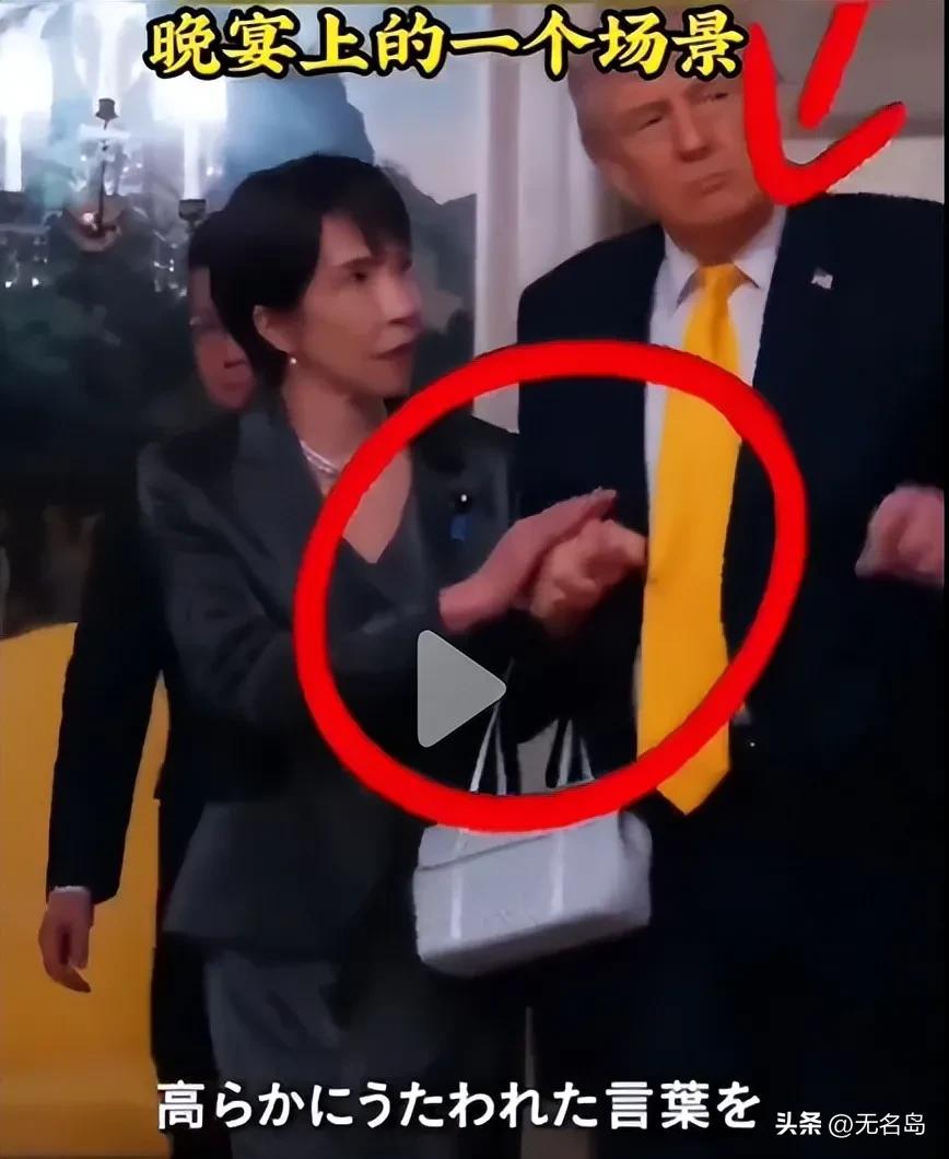 日本网民愤怒了！
有日本网民这样说，“我们日本的首相竟然在外交场合，张开大嘴、露