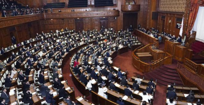 今年的日本在军事上的操作真是让人看不懂又生气，日本国会直接拍板敲定追加71亿美元