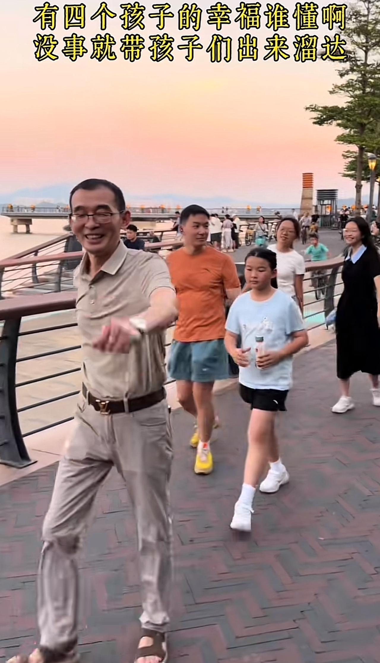如果老谢晚几年离婚就好了，说不定儿子找到之后一家人就可以整整齐齐的了，就不用这样