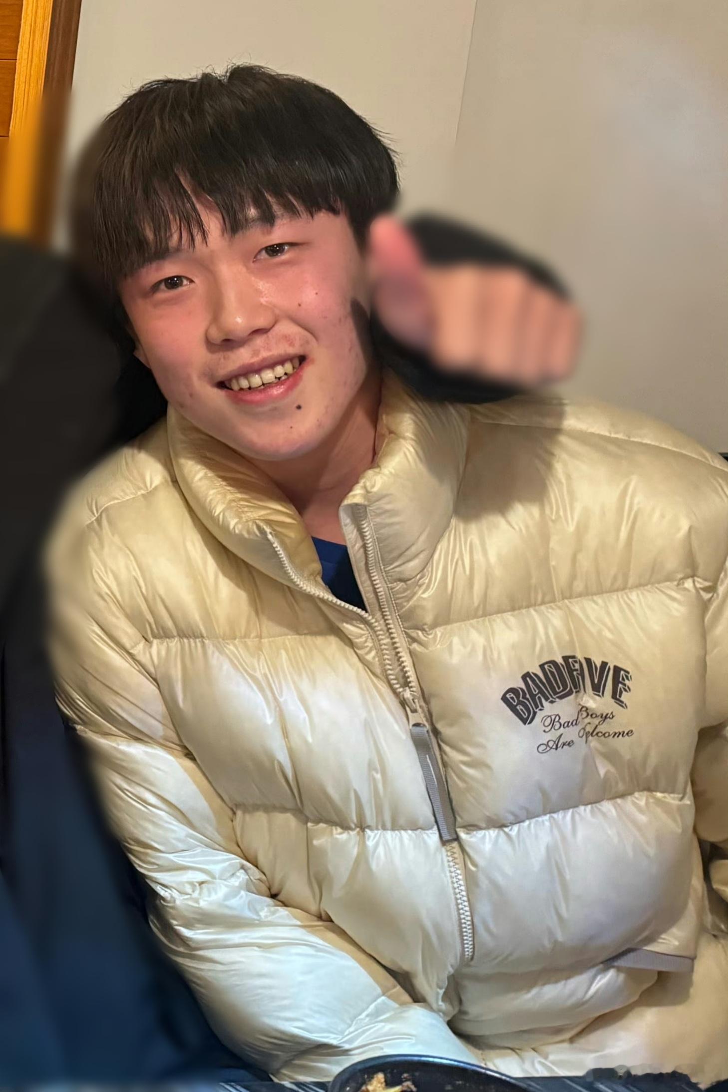 红红的[哈哈] ​​​