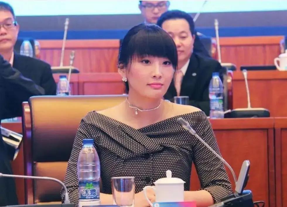 [微风]1999年，娃哈哈宗庆后花500000请王力宏代言，合作20年从未涨价，