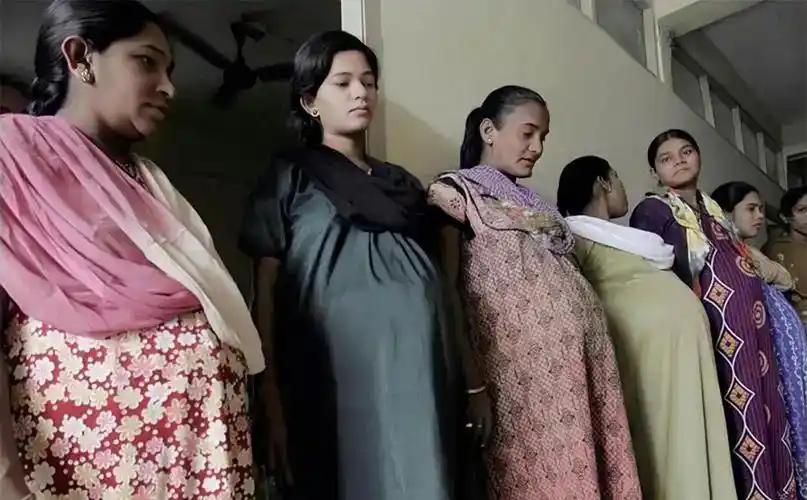 华尔街日报最近发了一篇挺震撼的深度报道，揭露了一个极其隐秘但疯狂的圈子：中国顶级