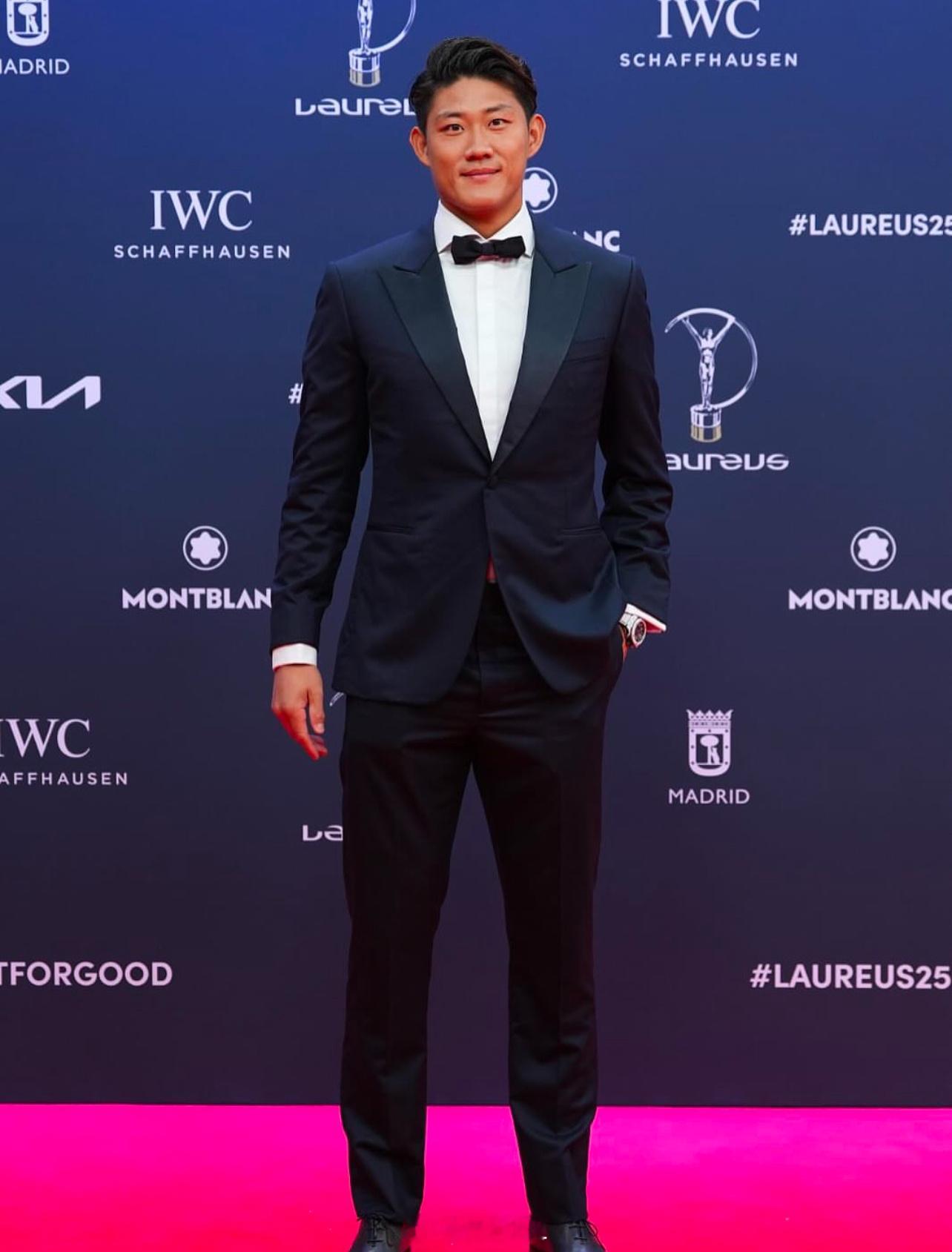 张之臻剪短发了！亮相劳伦斯世界体育奖颁奖典礼，并且和纳达尔合影了[加油][心]纳