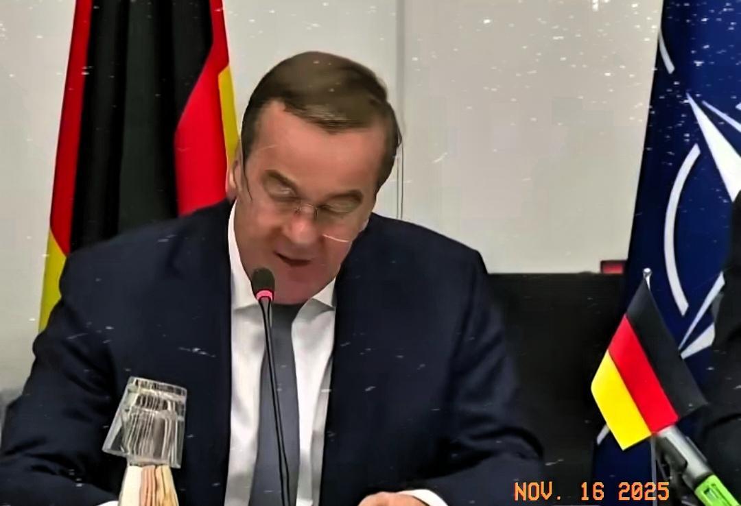 就在刚刚。
 
德国防长皮斯托里乌斯突然宣布了。
 
他公开说，柏林已同立陶宛、