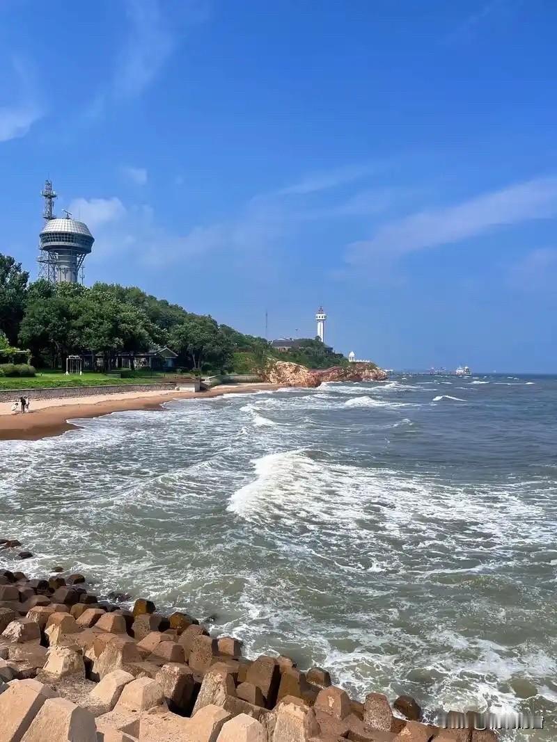 11月1日上午，秦皇岛市长石磊深入海港区调研检查冬季供暖准备工作。

在秦皇岛秦