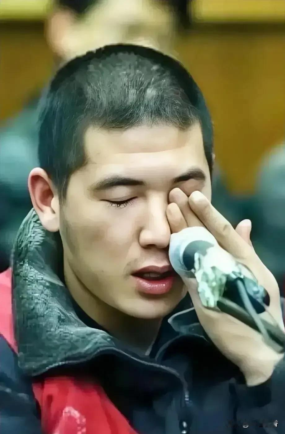 2006年，北京一刺死城管的街头小贩以“故意杀人罪”被判处死刑。然而，他的辩护律