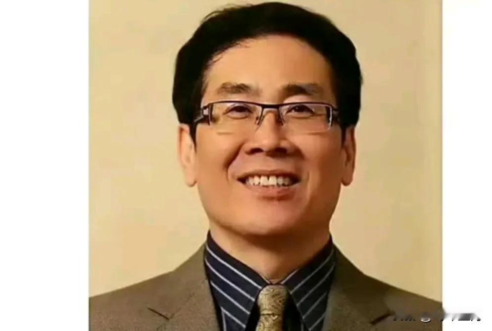 宗馥莉叔叔宗泽后说，在杭州很多人都知道，娃哈哈是靠他起家的。但他从未拿过娃哈哈的