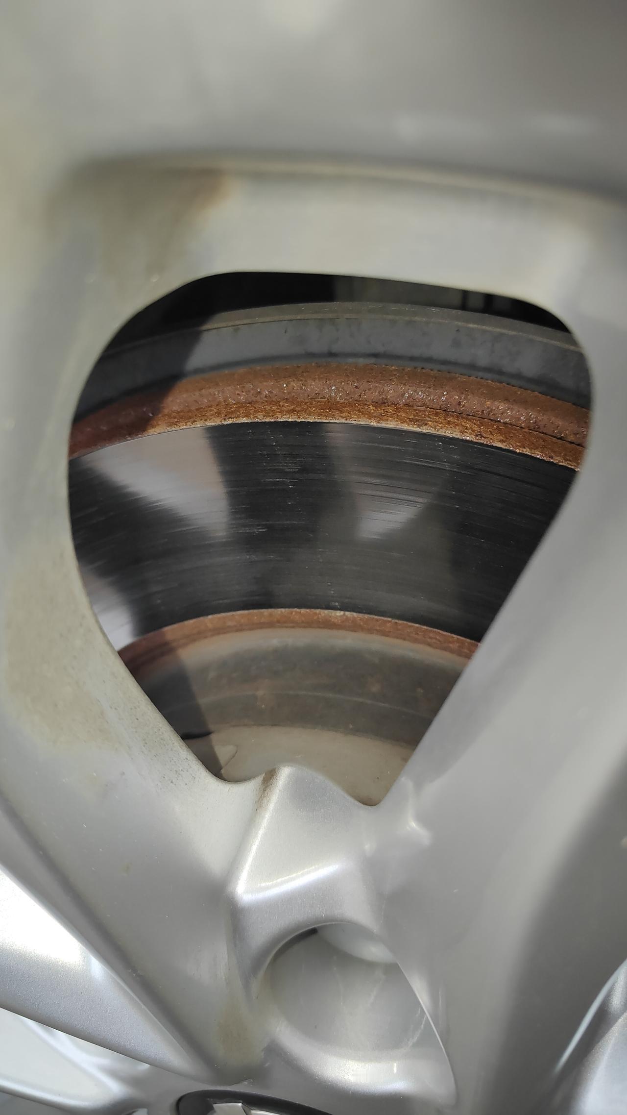 老铁们，刹车盘是多少万公里换？