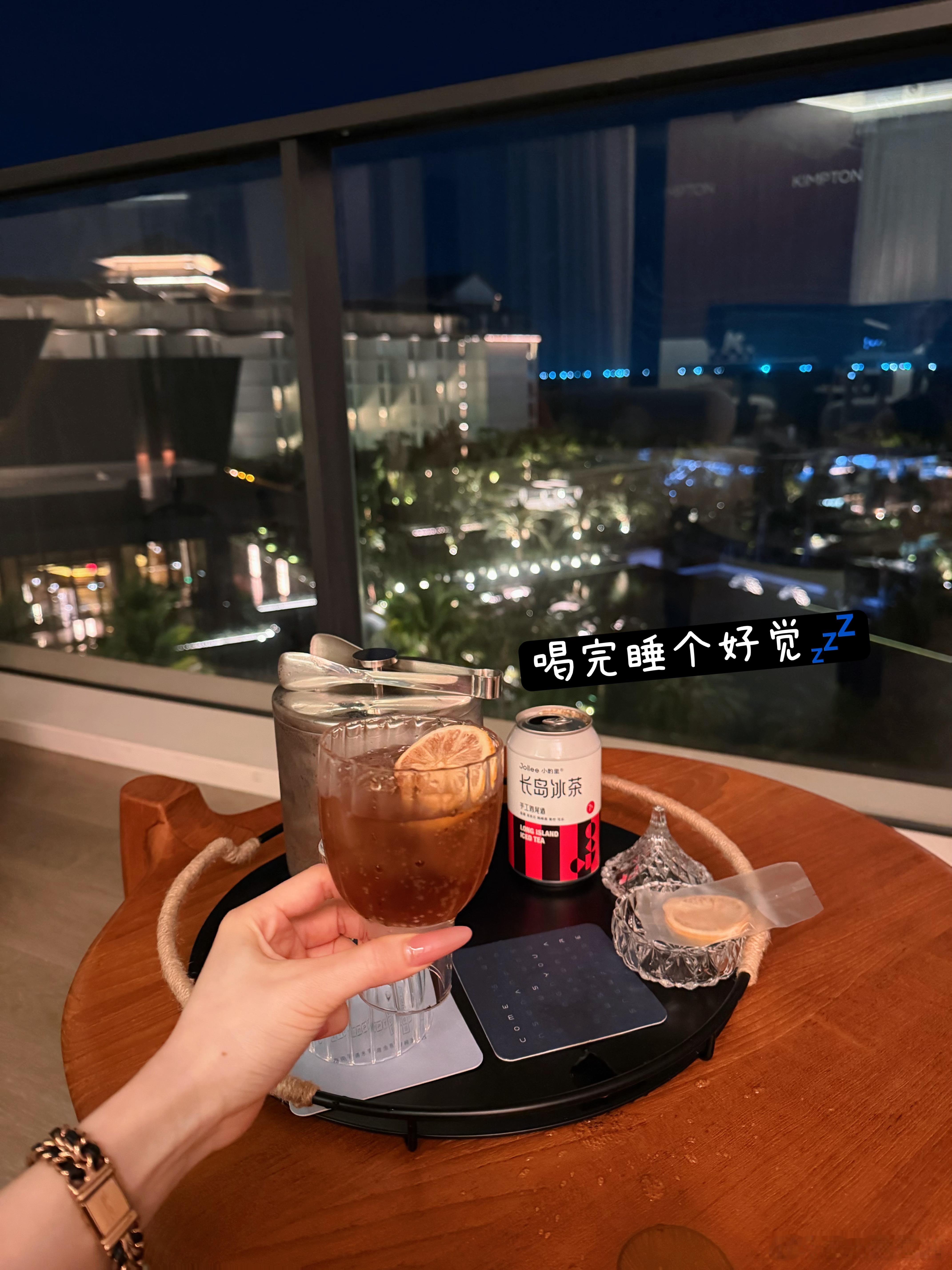 更喜欢晚上飞  到了直接睡觉   第二天精神状态更好  开启工作模式   加油啵