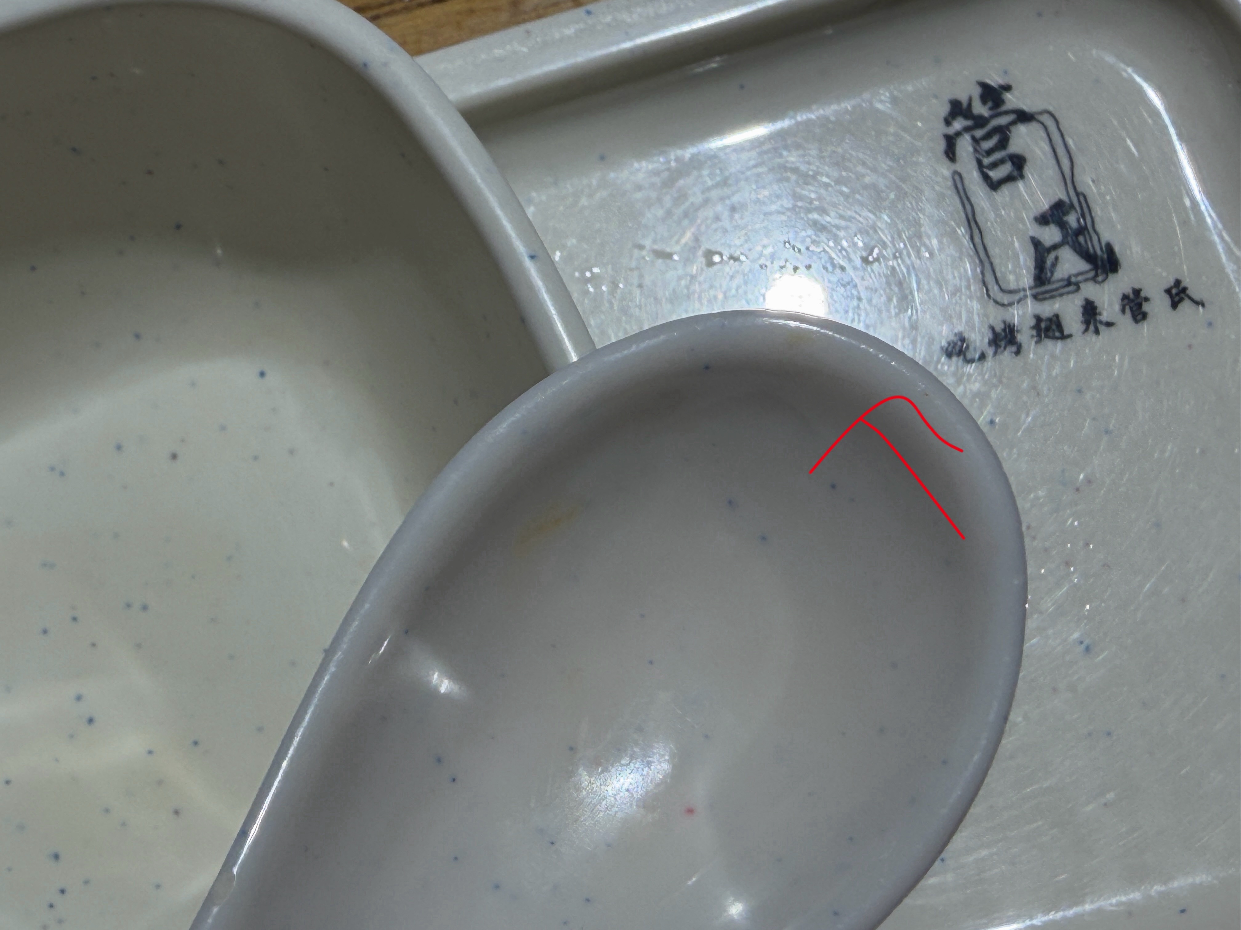 这管氏翅吧真脏啊，油污都清洗不干净 真没招儿了…… 北京·管氏翅吧(通州店)