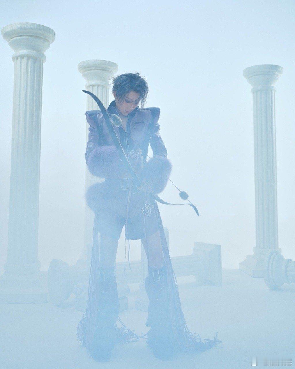 刘雨昕这下真破次元壁了刘雨昕的马背弓箭造型堪称视觉盛宴，光雾里的飒影将野性与高级