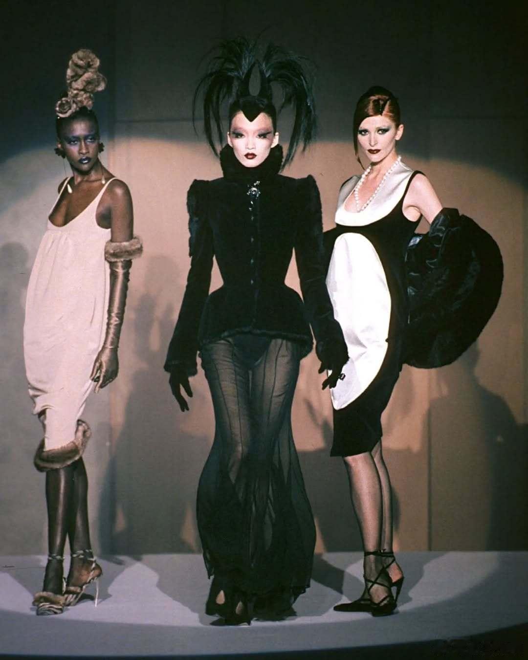 vintagerunway Thierry Mugler Fall 1997 C