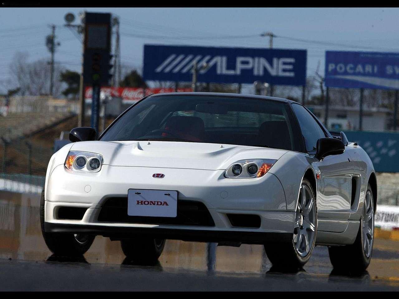 在2004年时你可以买到的新款宏达和阿库拉性能车，他们分别是(1)NSX（2）S