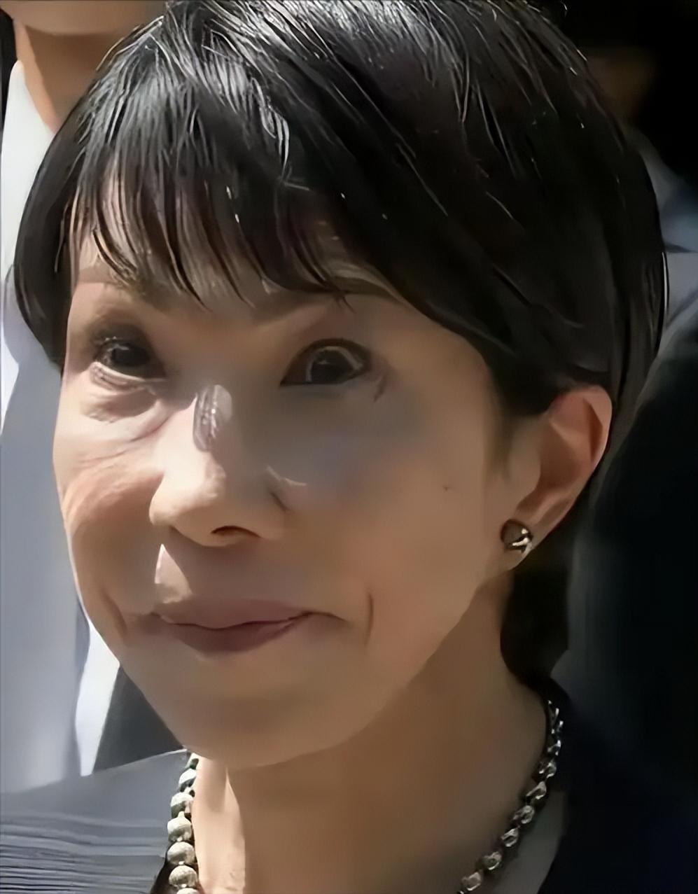 高市早苗在台湾问题上瞎咧咧的时候，大概没想到日本经济会先扛不住。眼看要被掐得喘不