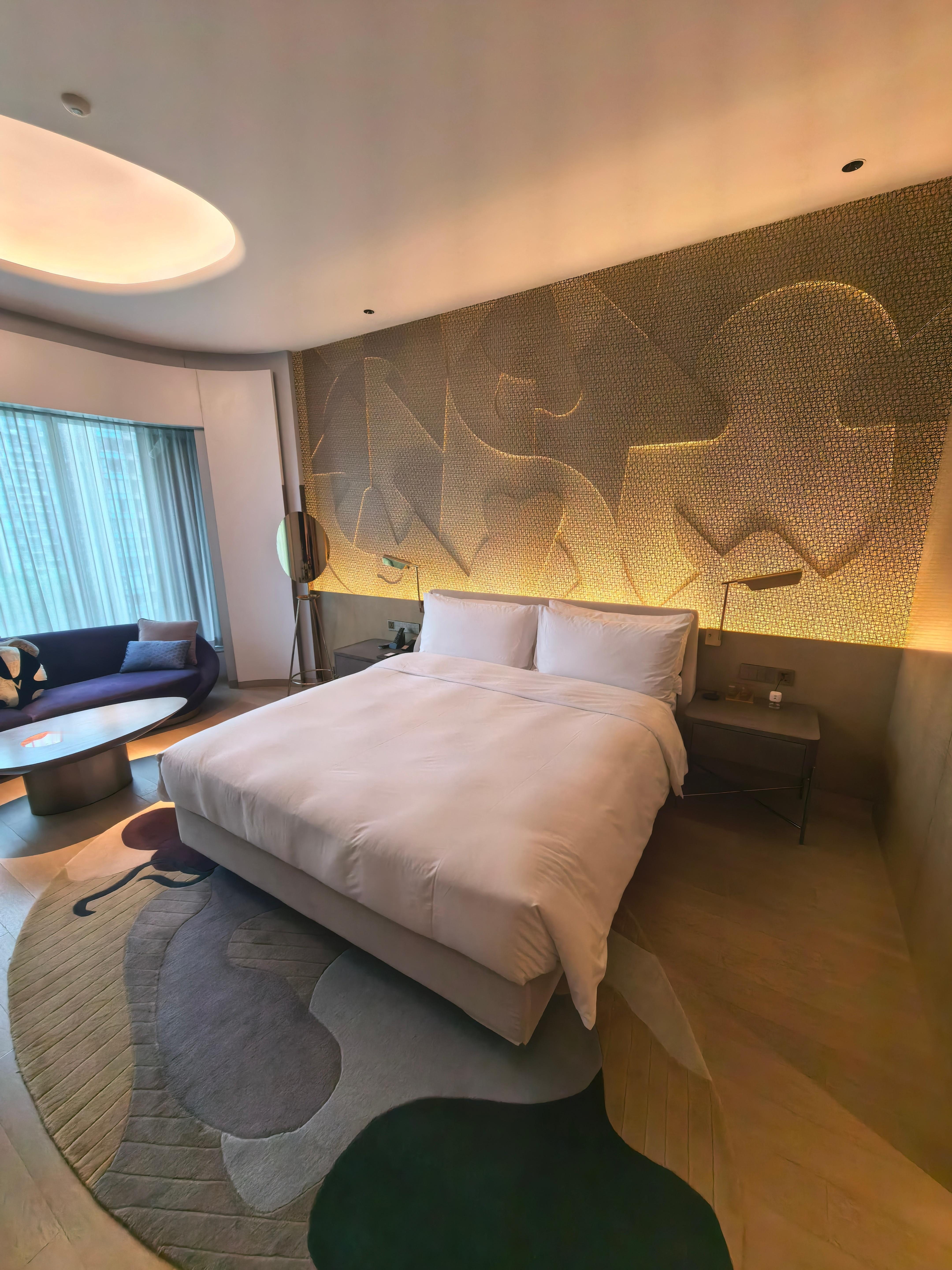 第一次住成都 W 酒店酒店本身就是常规标准后面的小区看上去不错家家户户都有露天阳