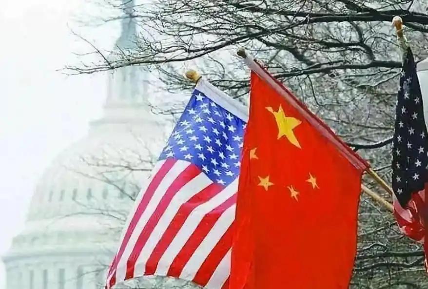 美国要对中国动手了。
8月4日，据路透社消息，四位知情人说的，特朗普政府正起草禁