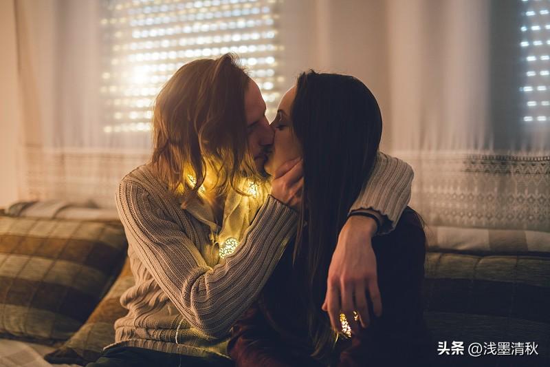 真正的爱意，
从来不是反复权衡利弊之后做出的取舍。
或许一开始，
是被你身上耀眼