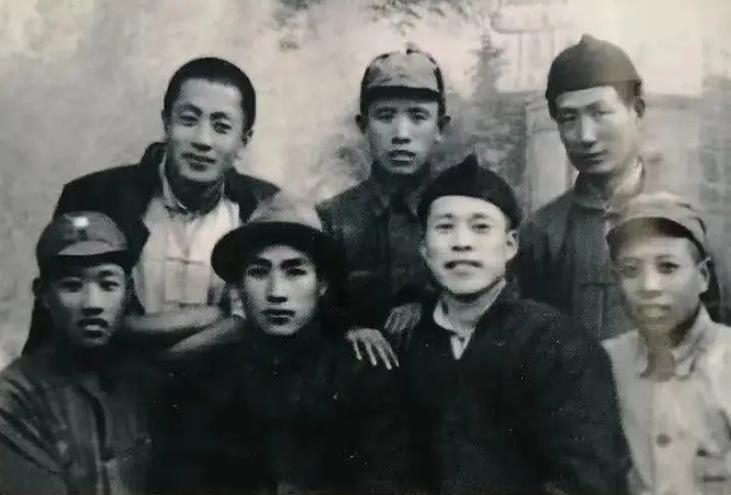 这张图片的7个人当中，有一个人在1949年的时候被内定为台湾省委副书记，你能认出